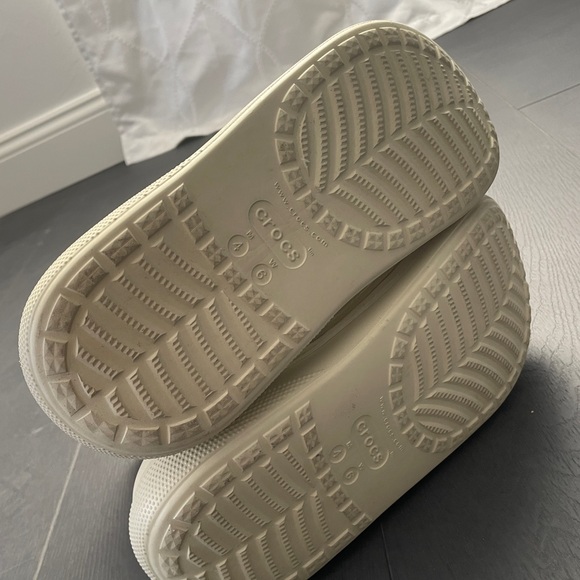 Crocs Classic Bone Waterproof Crush Rain Boots, Men's Size 4 and Women's Size 6 - Picture 6 of 6